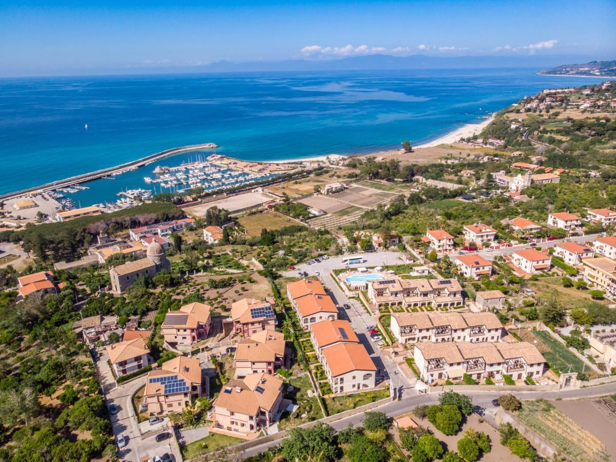 Sentido Michelizia Tropea Resort ภายนอก รูปภาพ