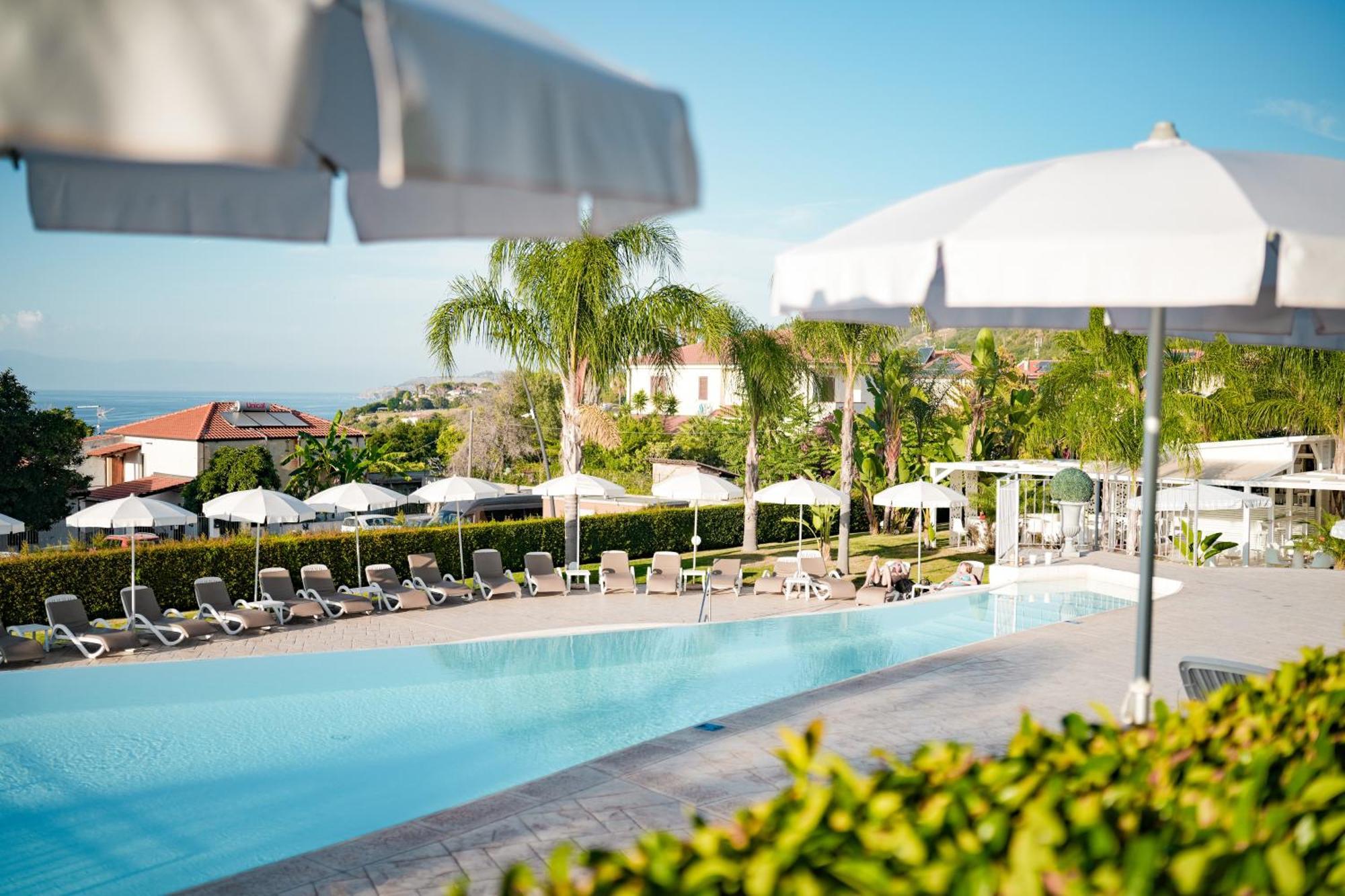 Sentido Michelizia Tropea Resort ภายนอก รูปภาพ