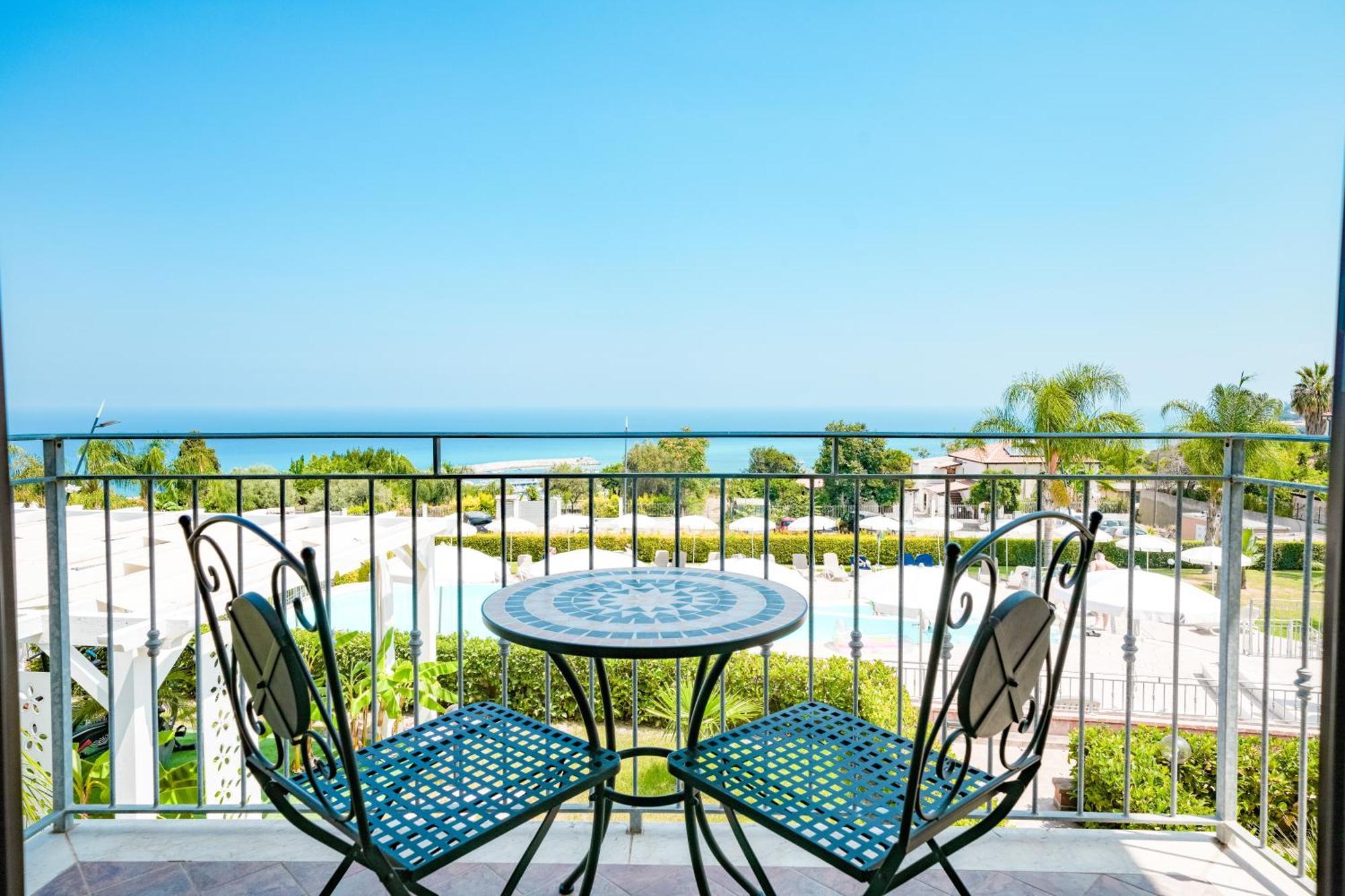 Sentido Michelizia Tropea Resort ภายนอก รูปภาพ
